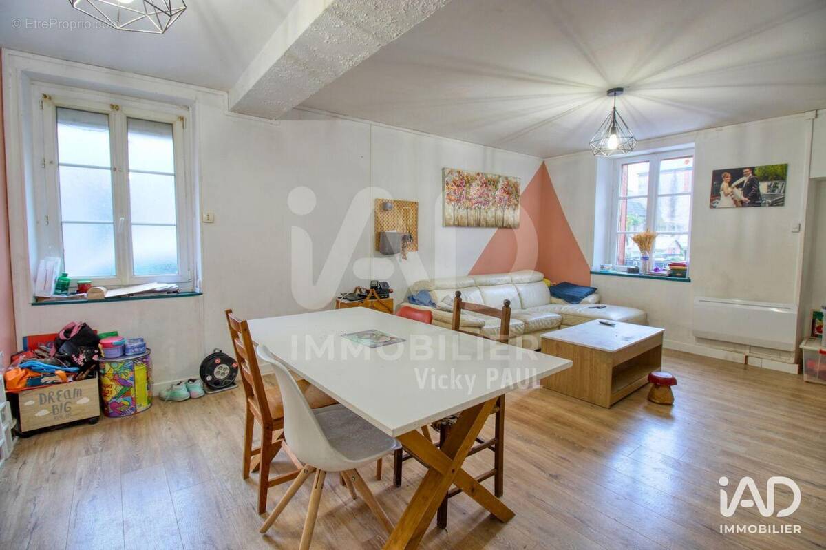 Photo 1 - Commerce à NEUVILLE-AUX-BOIS