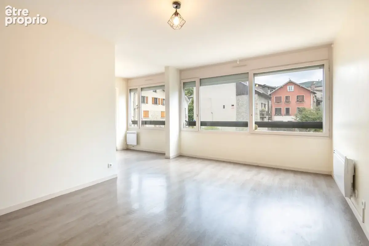 Spacieux t4 avec balcons et cave -  la rochette ! - photo 2
