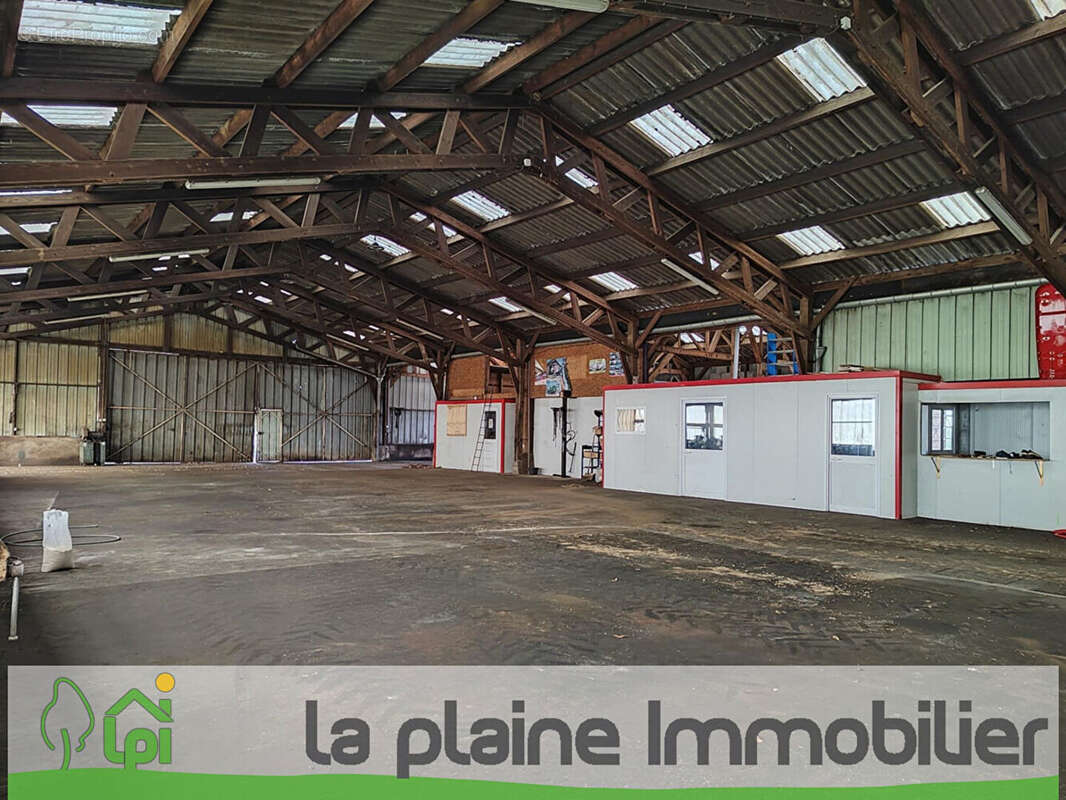 Commerce à MAGNY-LE-DESERT