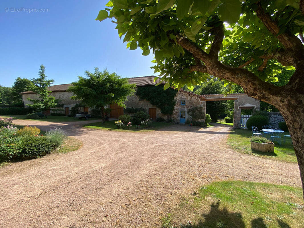 Maison à BUSSEROLLES