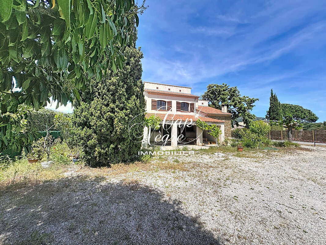 Maison de type 7/8 pièces à vendre à Bormes Les Mimosas - photo 18