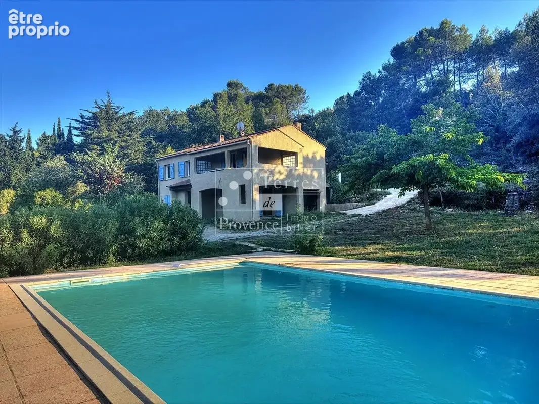 LORGUES – Maison de maçon sur 7500 m² de terrain avec grande piscine - photo 2