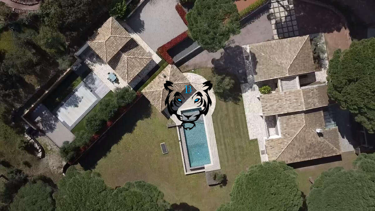 Maison à ROQUEBRUNE-SUR-ARGENS