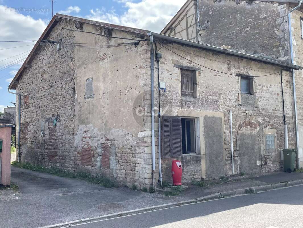 Maison à PONT-DE-VAUX