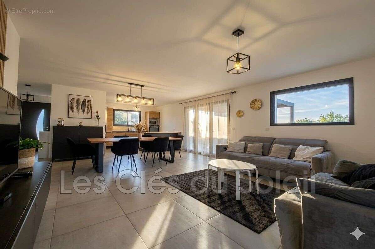 Maison à CUERS