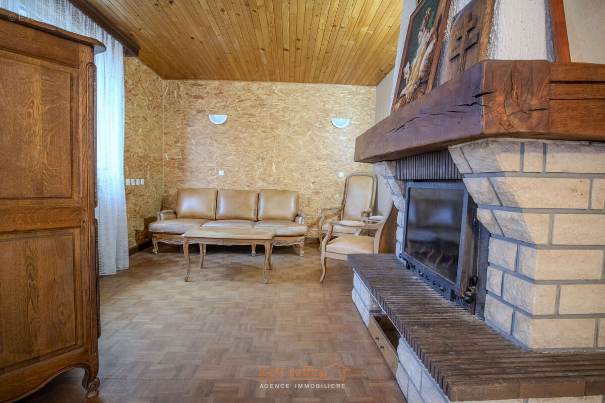 Maison à NEUFCHATEAU