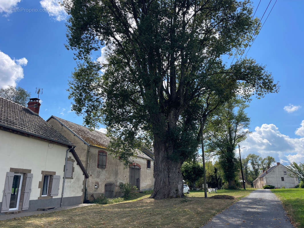 Maison à SAINT-MARCEL-EN-MARCILLAT