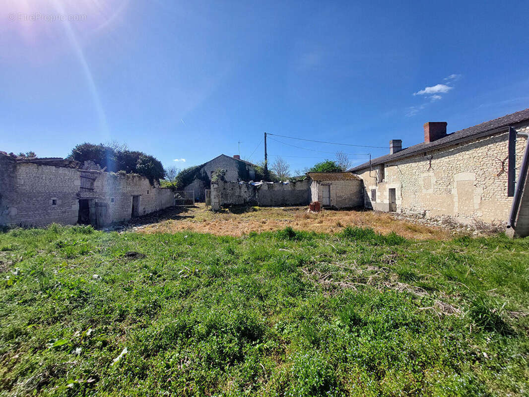 Maison à SAIRES