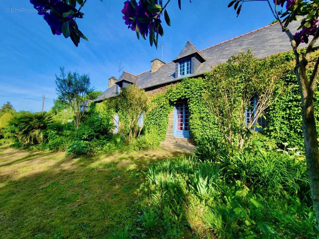 Authentique maison de caractère sur une parcelle de 4470m2 - photo 3