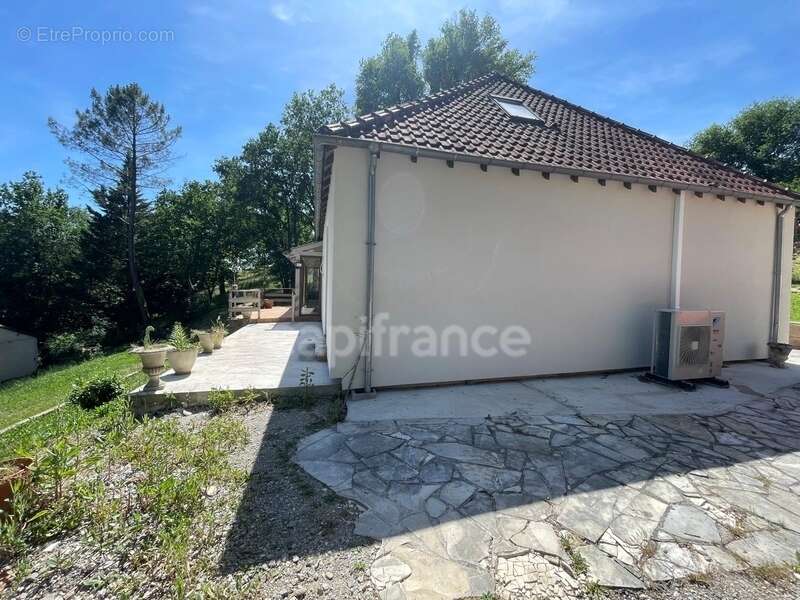 Maison de caractère avec piscine sur terrain arboré de 2452 m² JUGEALS NAZARETH (19) - photo 4