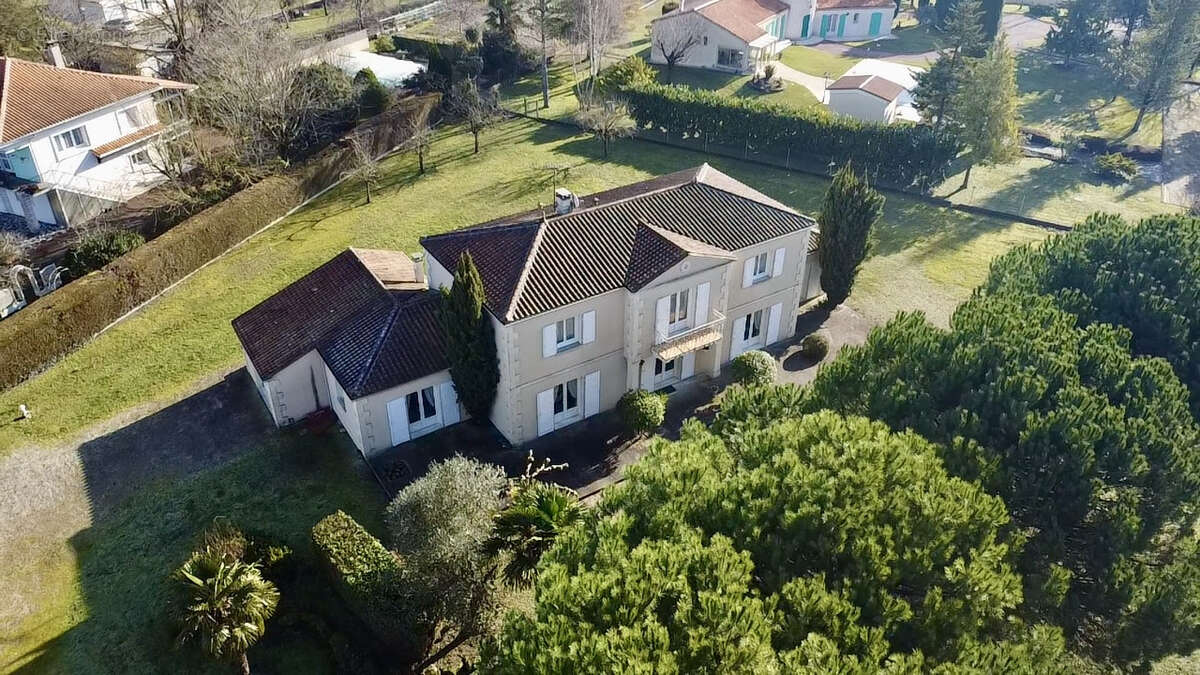 Maison à BARBEZIEUX-SAINT-HILAIRE