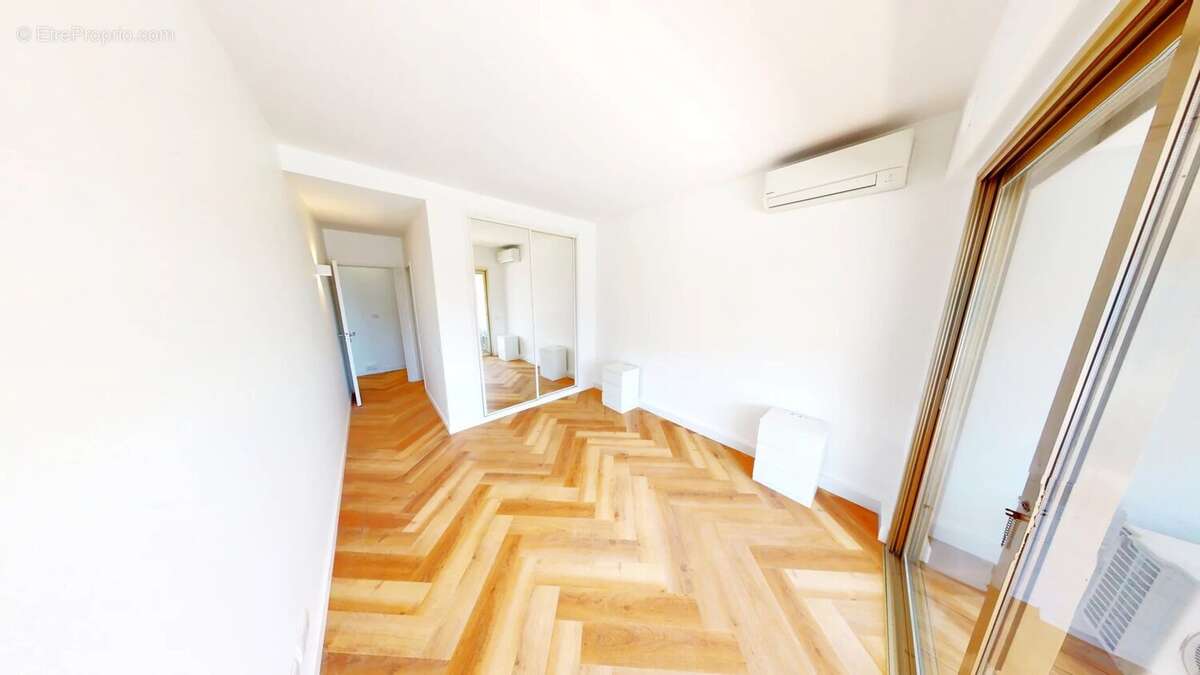 Appartement à VILLENEUVE-LOUBET
