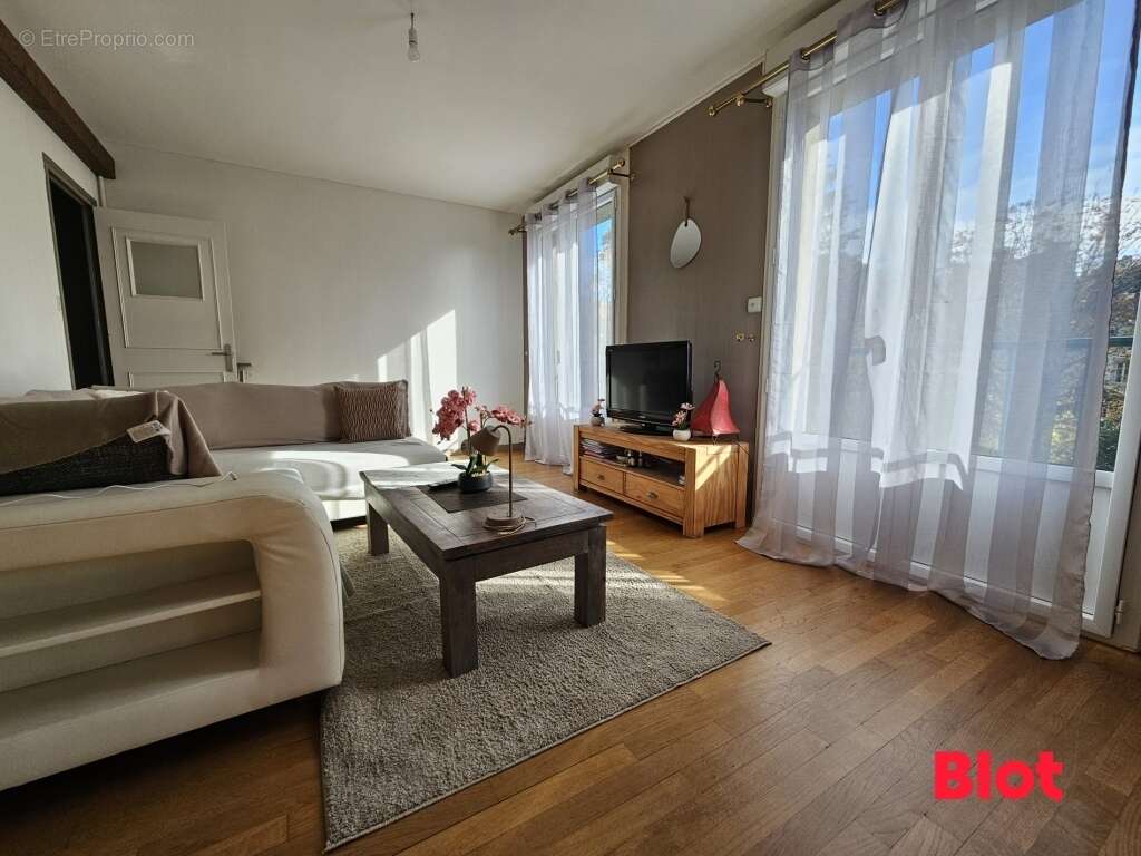 Appartement à FOUGERES