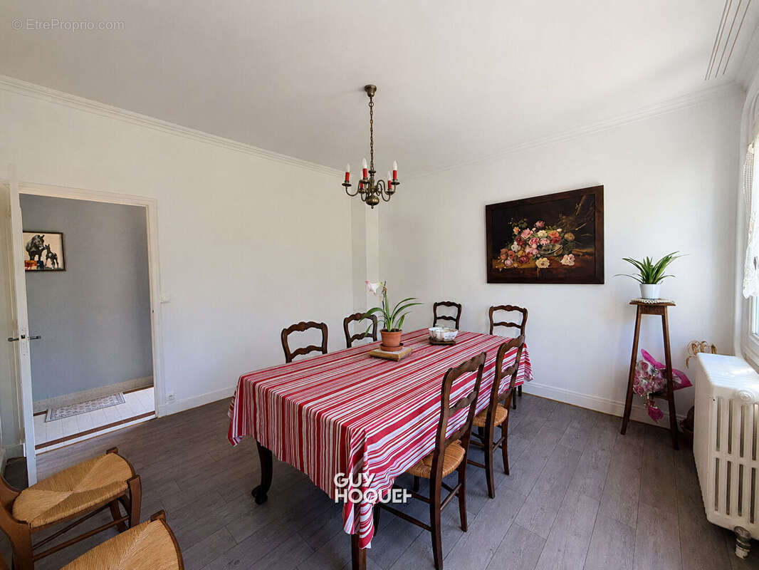Maison à CHAROLLES