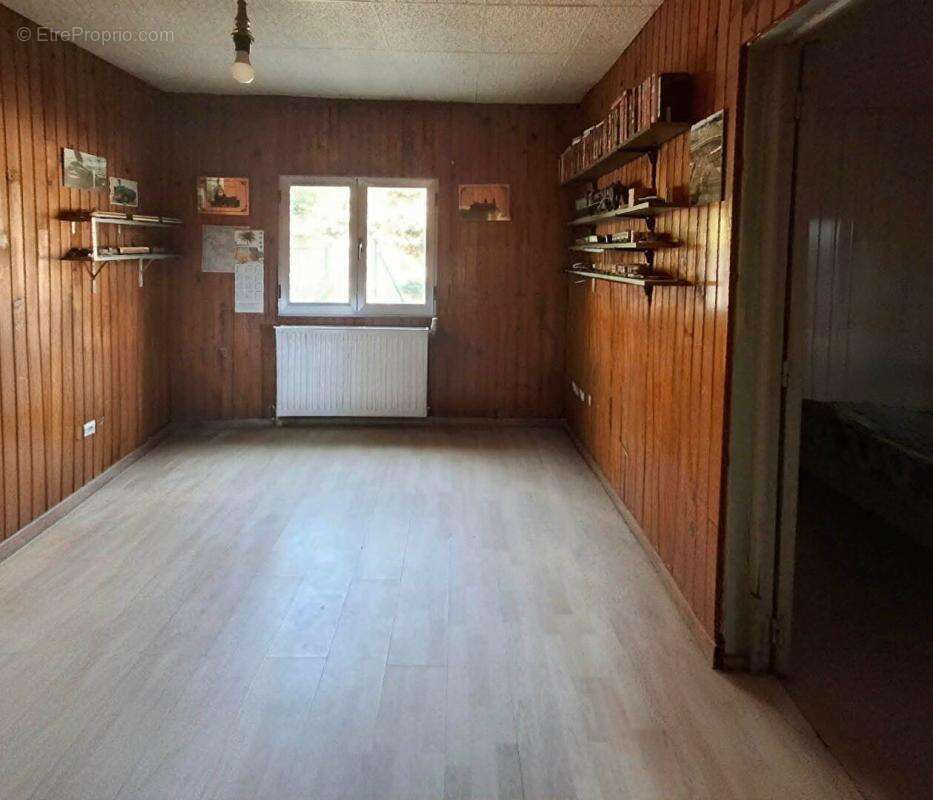 Maison de 90 m² habitables + 64 m² de combles isolés et plaqués à aménager selon vos envies - 3 chambres - Garage - Terrain de 1 - photo 9