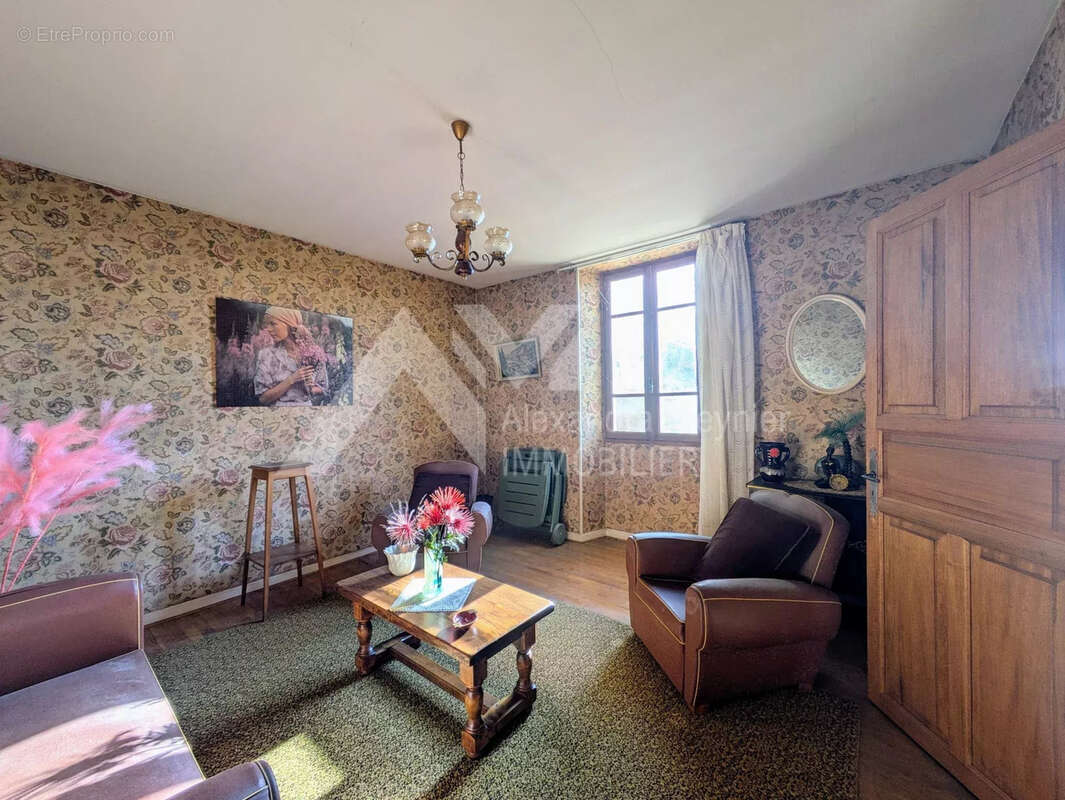 Maison à SAINT-JUST-DE-CLAIX