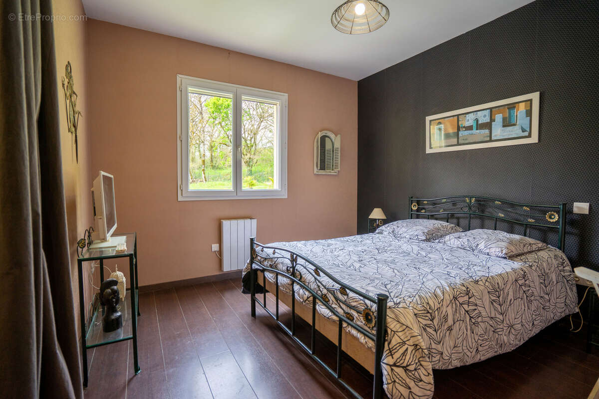 Maison à MONTAIGU-DE-QUERCY