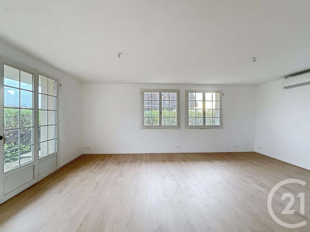 Maison à CHEVIGNY-SAINT-SAUVEUR