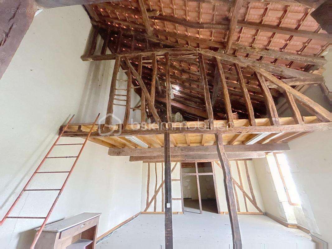 Appartement à VIC-FEZENSAC