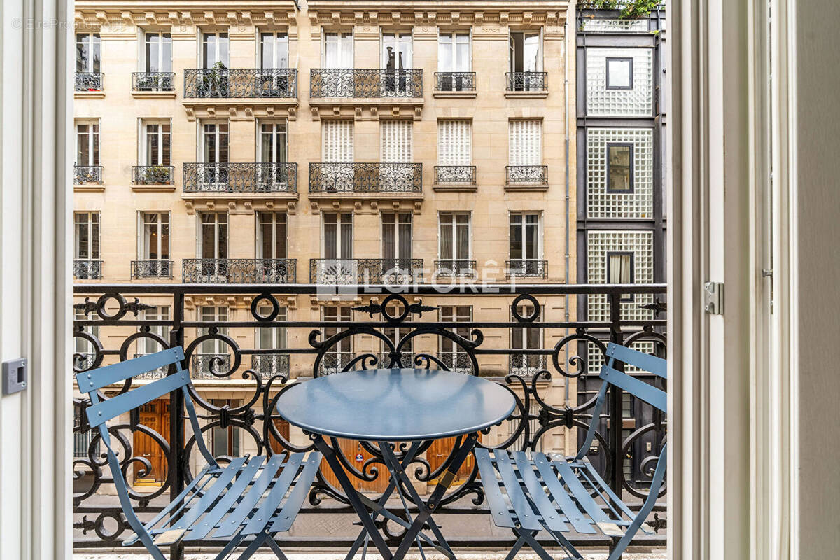 Appartement à PARIS-17E