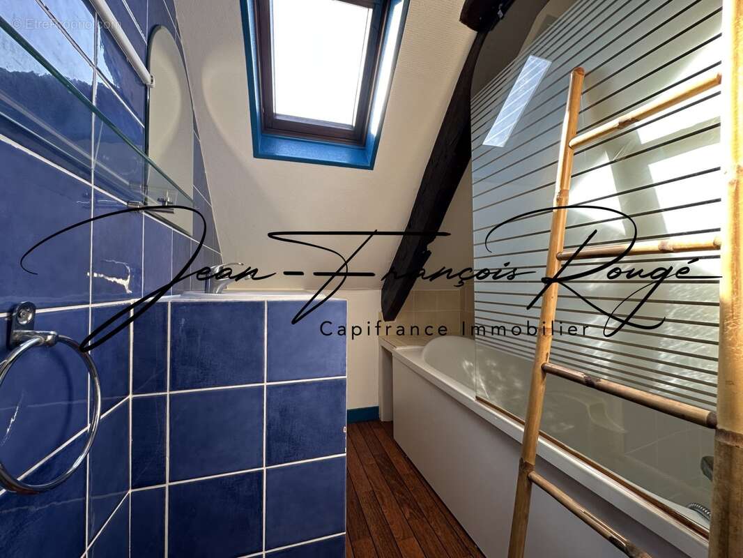 Face à l'église Saint-Pierre, appartement T3 de 72 m², dans une petite copropriété !!! - photo 7