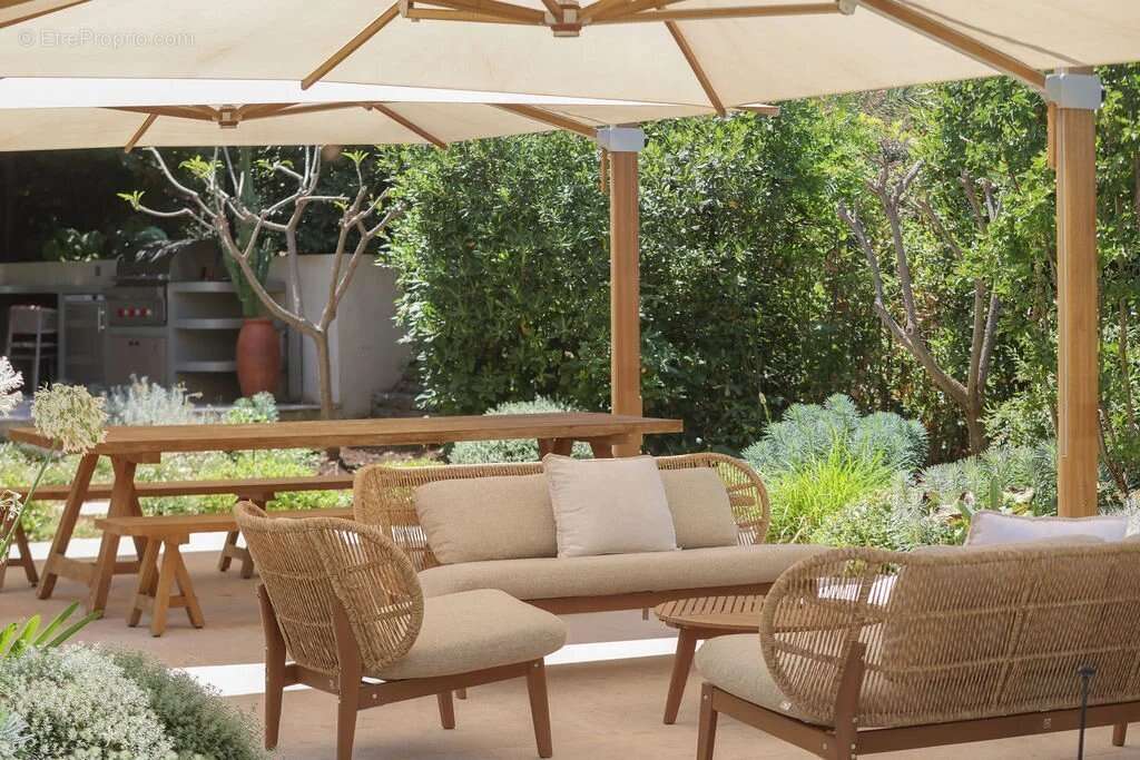 Le Cannet - Quartier résidentiel - Elégante villa de plain-pied avec jardin luxuriant , piscine. Calme absolu - photo 39