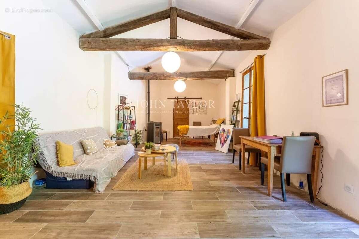 Appartement à LA TOUR-D'AIGUES