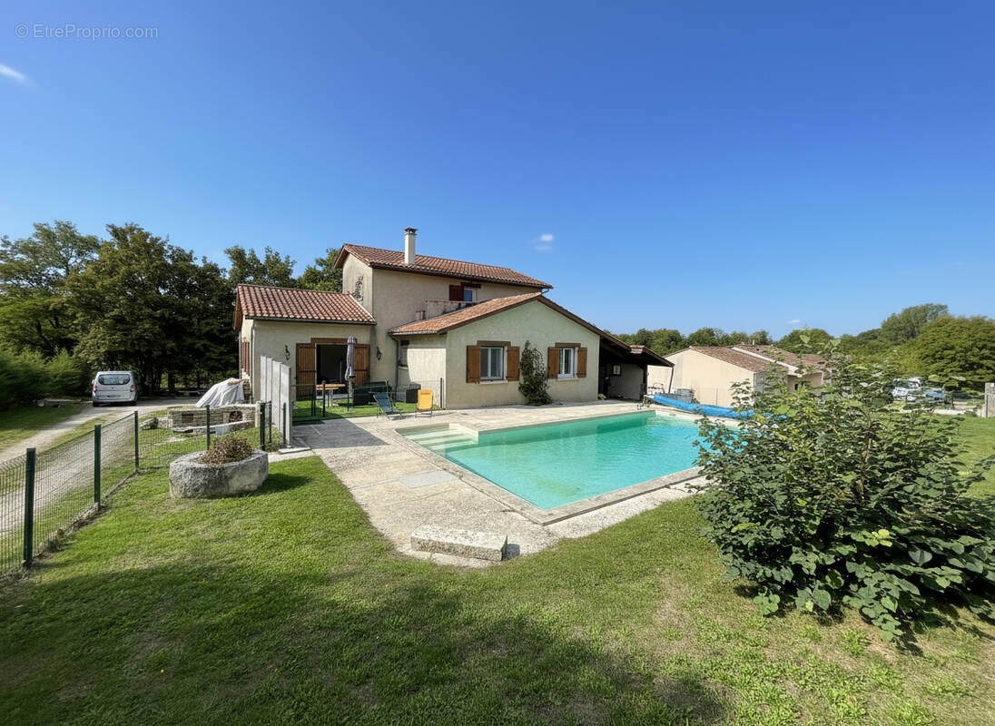 Maison à AUSSAC-VADALLE