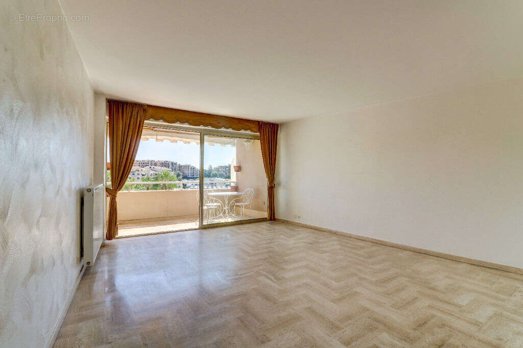 Appartement à MANDELIEU-LA-NAPOULE