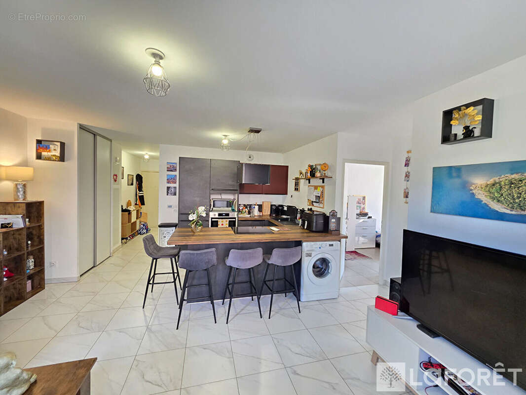 Appartement à CARROS