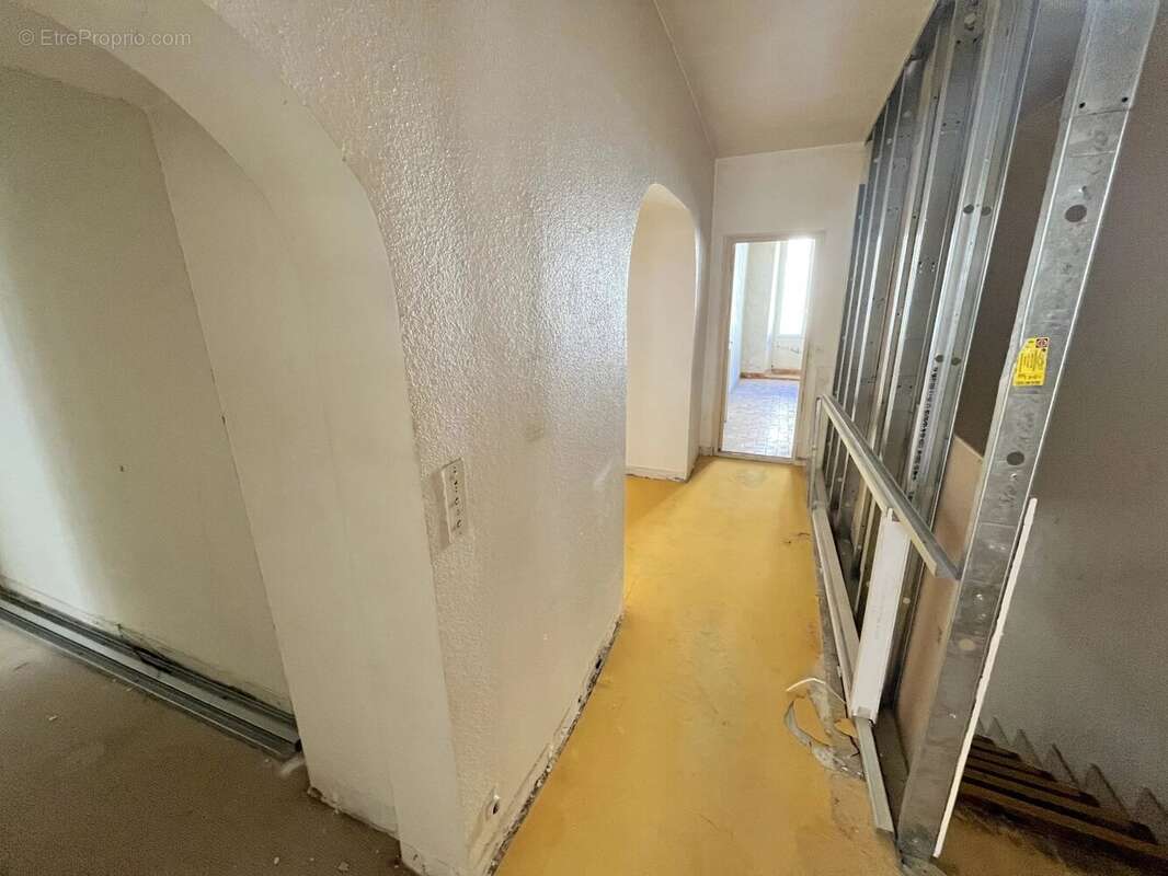 Opportunité d’Investissement Idéale au Cœur du Dynamique Ribérac - photo 14