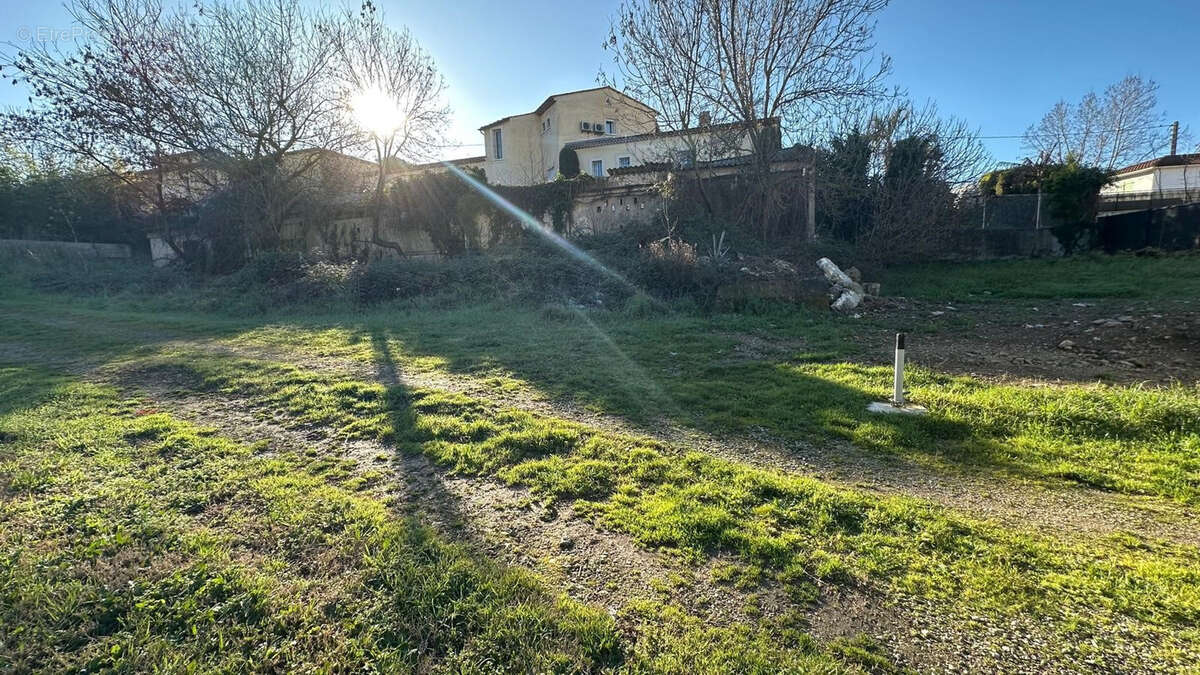 Terrain à LA ROQUETTE-SUR-SIAGNE