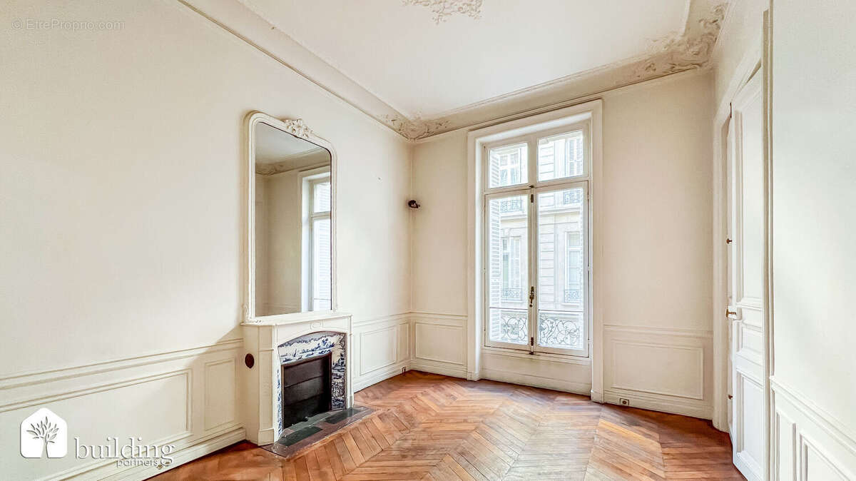 Appartement à PARIS-8E