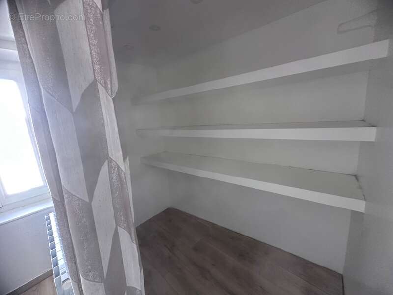 Appartement à PERON