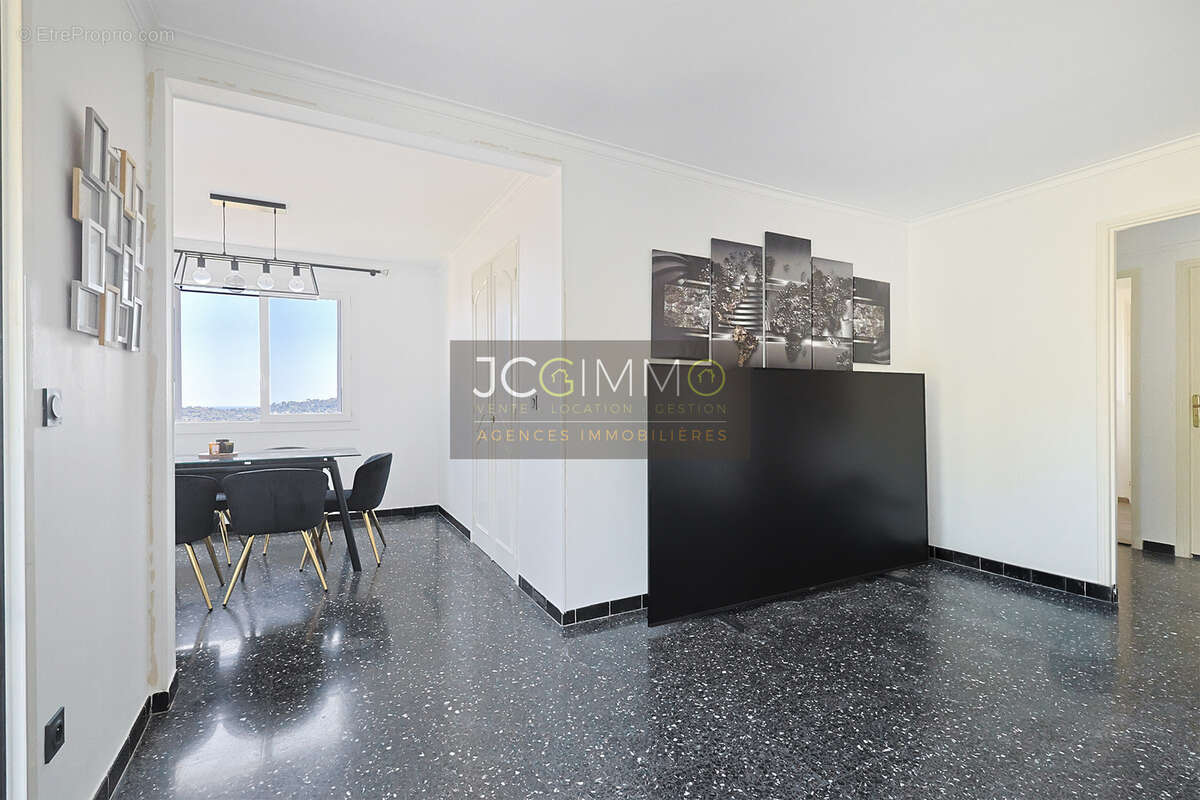 Appartement T4 vue Mer + 2 Balcons + Garage + Cave - photo 5