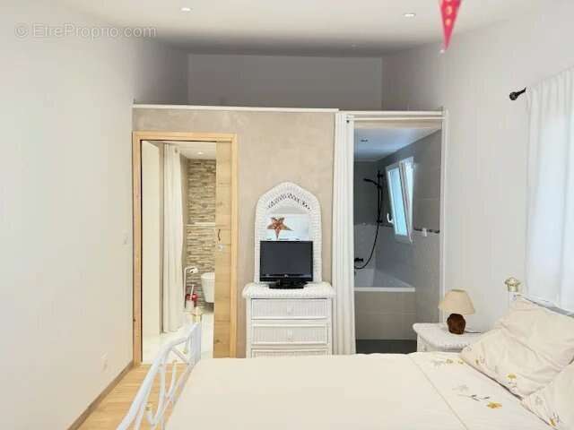 Maison avec garage – Terrain de 1 181 m² – Quartier résidentiel recherché – Sainte-Anastasie-sur-Issole - photo 9