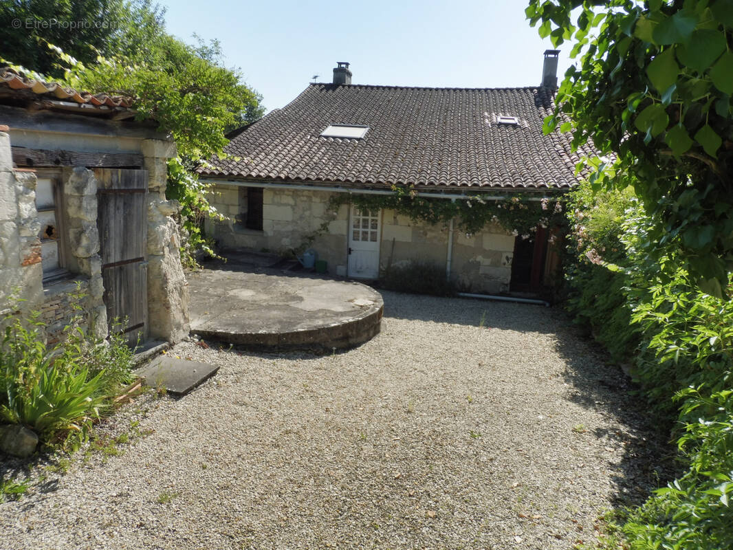Maison à BONNES