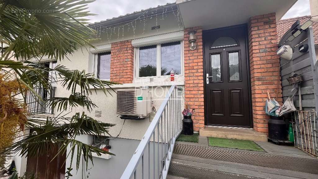 Maison à ROZAY-EN-BRIE