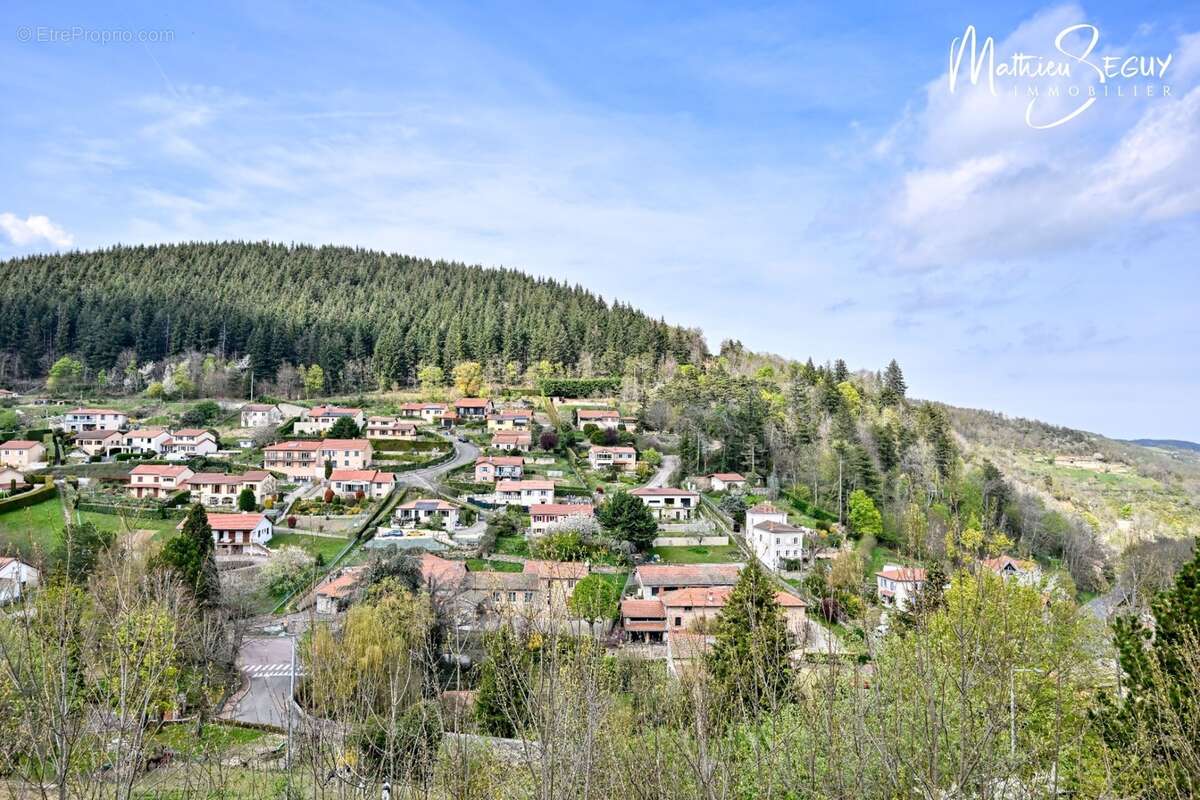 YZERON - Agréable appartement grand T3 avec balcon et vue  + stationnement dans garage fermé - photo 12