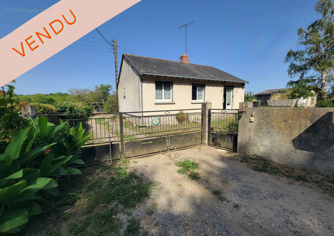 Maison à VILLEVEQUE