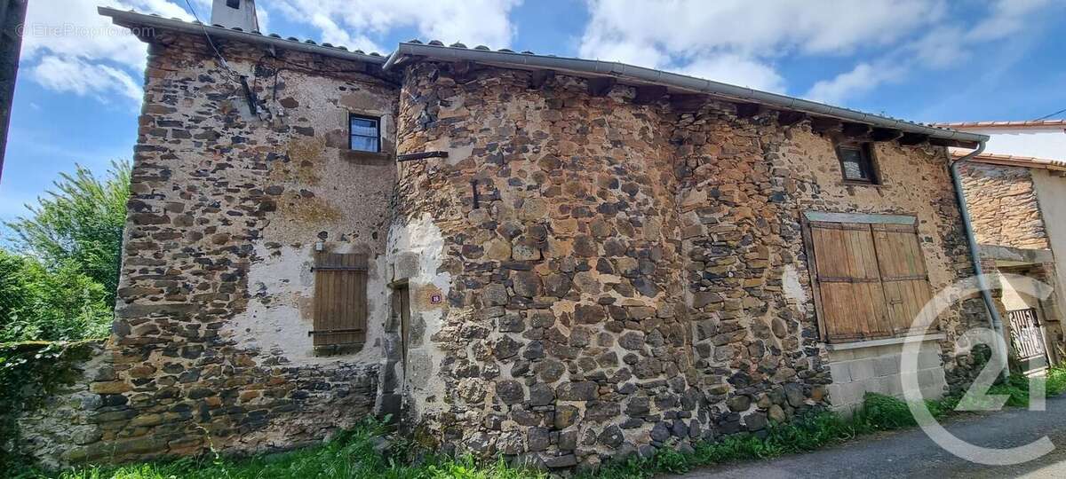 Maison à SAINT-SANTIN-CANTALES
