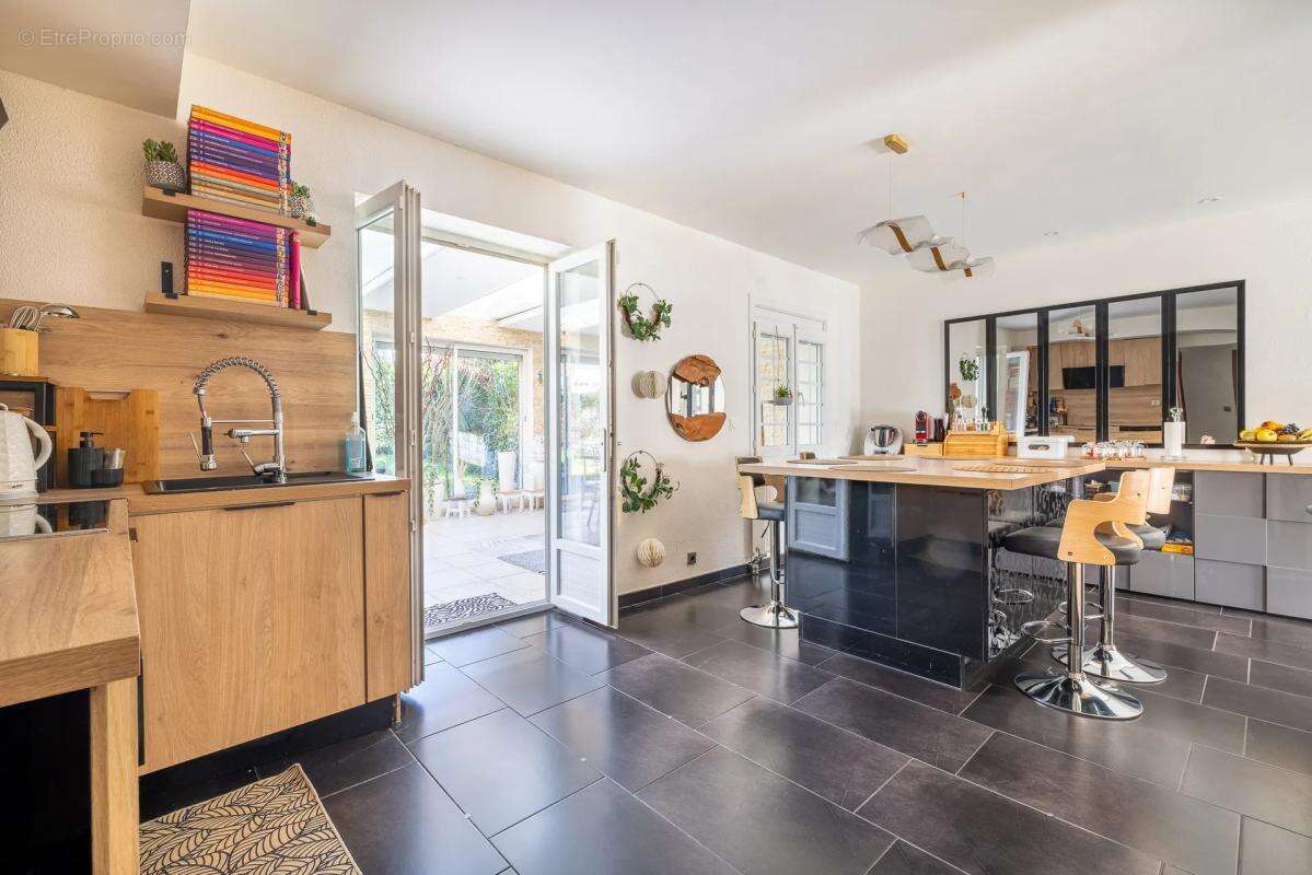 Maison à SAINTRY-SUR-SEINE