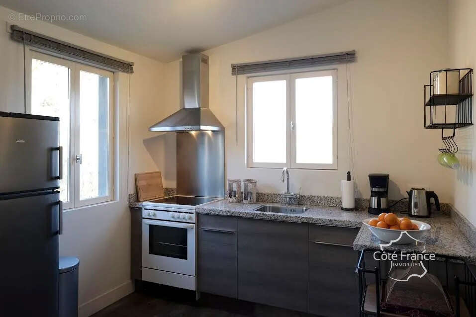 Maison à SAINT-MARTIN-LA-MEANNE