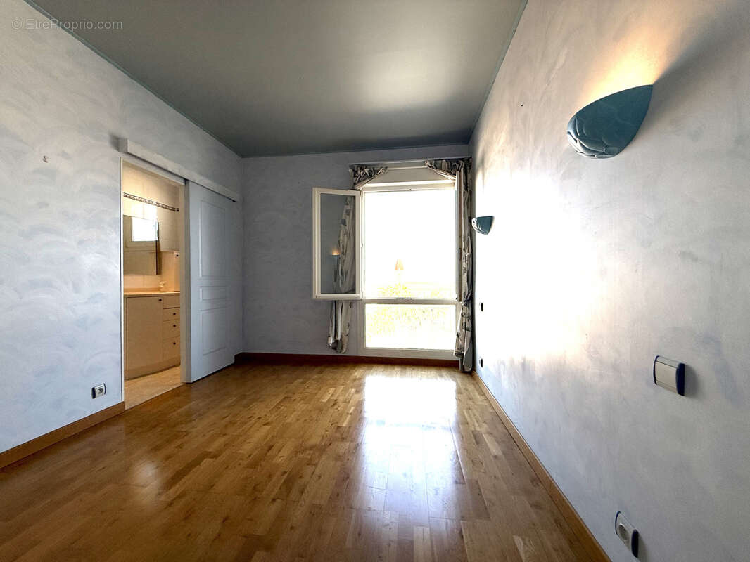 Palavas ,dernier étage privatif en vue mer panoramique , T4/5 de 182 m2 traversant   , 2 boxs privés , cellier - photo 8