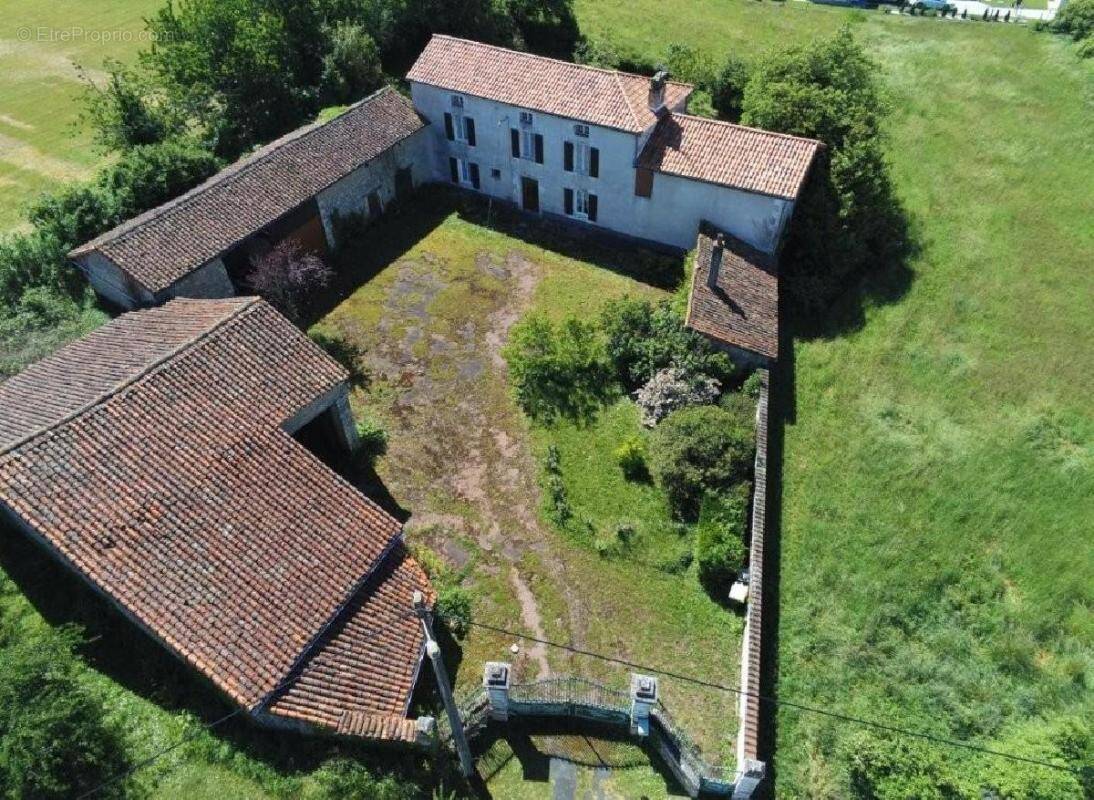 Maison à RUFFEC