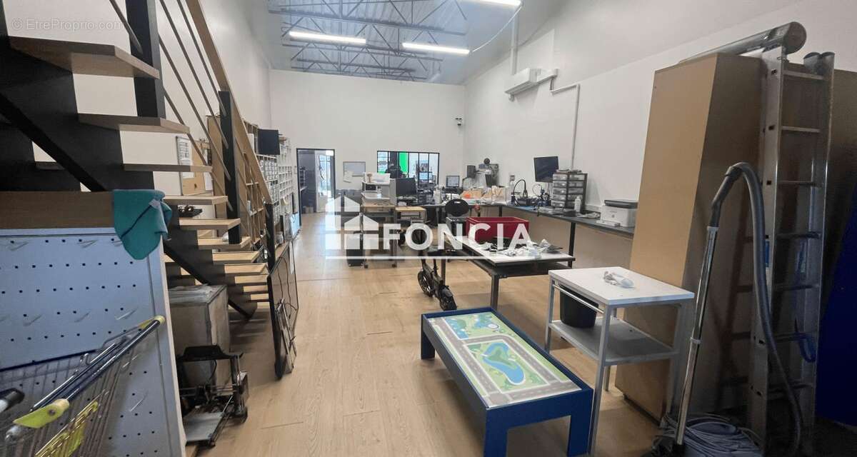 Commerce à BESSINES