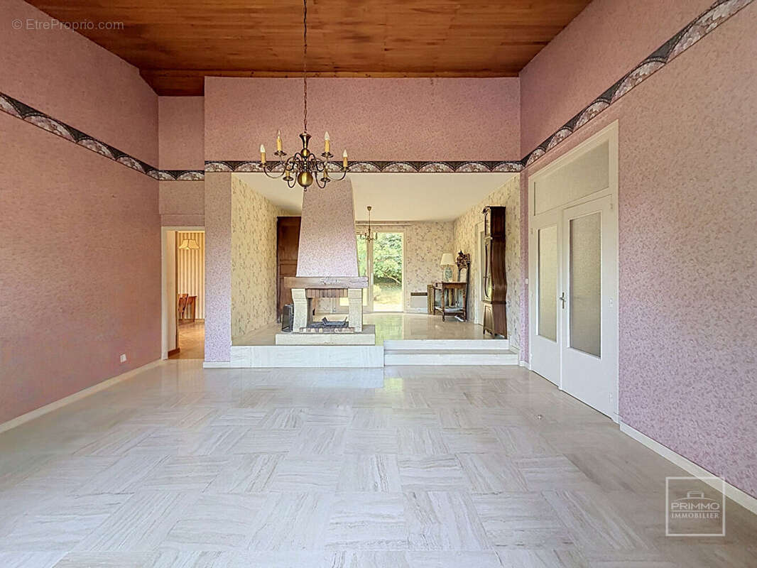 SAINT DIDIER AU MONT D'OR Villa d'architecte de 159 m² (156.67m² carrez) sur terrain de 1 485 m², au calme et sans vis-à-vis - photo 4