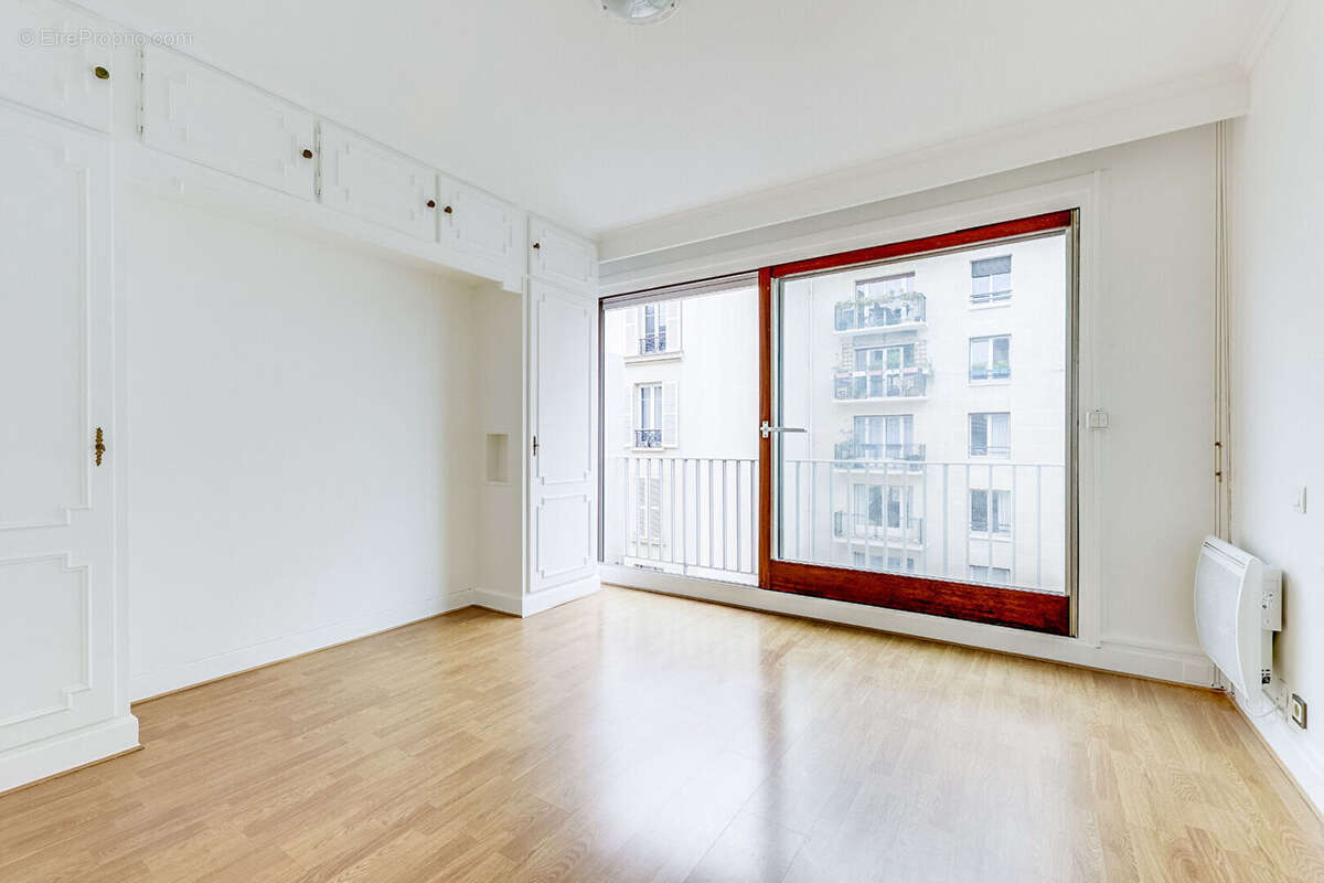 Appartement à PARIS-14E