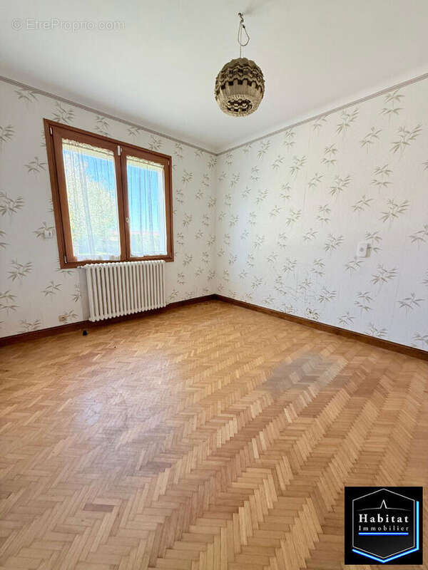 Maison à LE PLESSIS-BELLEVILLE