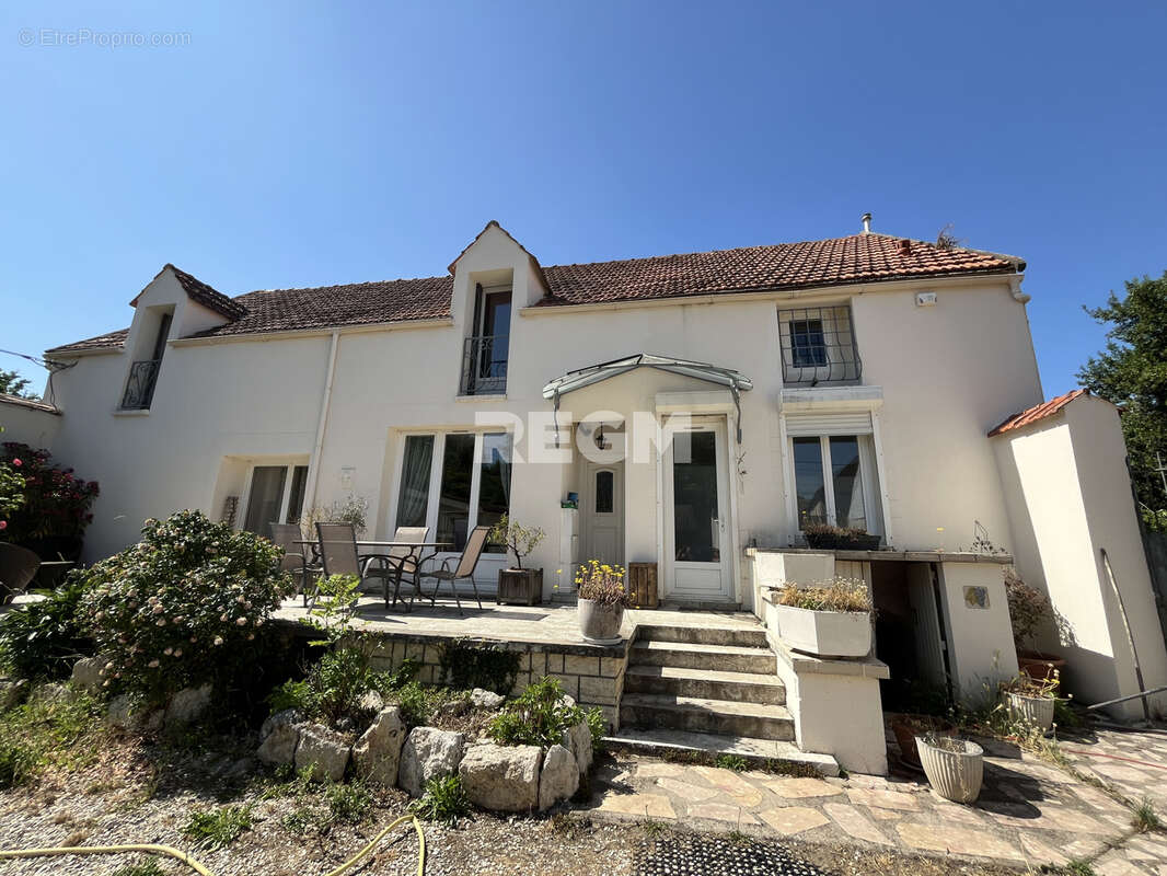 Maison à LA CHAPELLE-LA-REINE